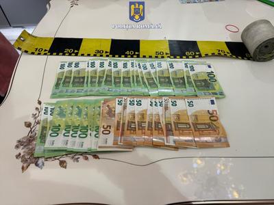 Percheziţii în Ialomiţa la locuinţele a trei bărbaţi care ar fi furat de la o societate din Bulgaria telefoane mobile în valoare de peste 750.000 de lei/ Acţiunea are loc în baza unui ordin european de anchetă