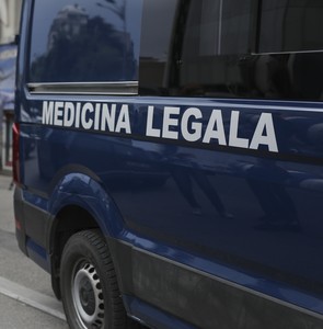 Cinci membri ai unei comisii din Institutul de Medicină Legală, urmăriţi penal în cazul medicului acuzat de malpraxis / Procurorii au stabilit că s-au înţeles în prealabil să nu aprobe raportul medico-legal de necropsie al specialiştilor din Dâmboviţa