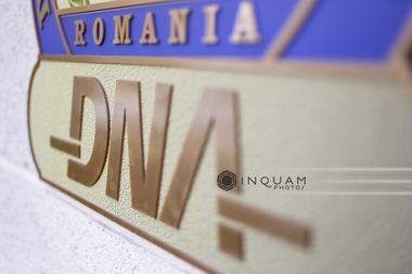 Doi primari din judeţul Botoşani, reţinuţi de DNA pentru luare de mită, în dosarul care vizează contracte de lucrări publice / Un fost primar, un viceprimar şi alţi oficiali, plasaţi sub control judiciar