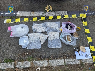 Arad: Cetăţeni olandezi prinşi în flagrant pe autostrada A1, cu peste şase kilograme de substanţe interzise