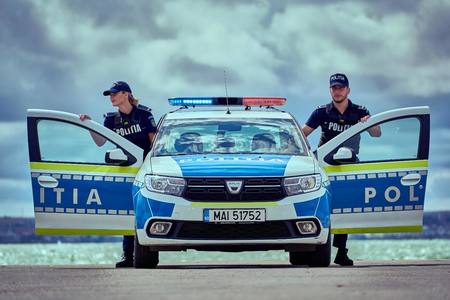 Zeci de percheziţii în Capitală şi în nouă judeţe, într-un dosar de trafic de persoane, proxenetism şi spălarea banilor/ Reţeaua racola tineri şi tinere care să se prostitueze în ţară şi în Marea Britanie/ Sumele obţinute, peste 5,3 milioane de lei