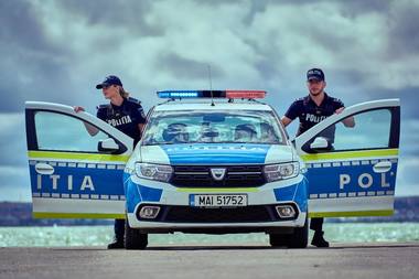 Zeci de percheziţii în Capitală şi în nouă judeţe, într-un dosar de trafic de persoane, proxenetism şi spălarea banilor/ Reţeaua racola tineri şi tinere care să se prostitueze în ţară şi în Marea Britanie/ Sumele obţinute, peste 5,3 milioane de lei