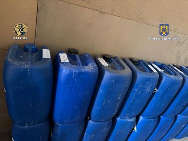 Unul dintre cele mai mari laboratoare de producţie ilegală de droguri sintetice din România, descoperit de poliţişti şi procurori într-un depozit din judeţul Braşov/ Două persoane, reţinute/ Ce au găsit anchetatorii la percheziţii FOTO