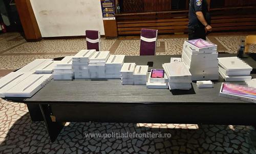 Tablete de 40.000 euro şi sute de pachete de ţigări, confiscate în urma unui control româno-maghiar la frontiera de vest