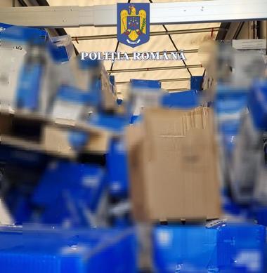 Percheziţii la un argeşean şi doi complici, acuzaţi că au furat marfa din două semiremorci falsificând documente de transport şi susţinând că produsele ar fi fost sustrase în Slovacia şi Franţa. Valoarea prejudiciului, 175.000 de euro