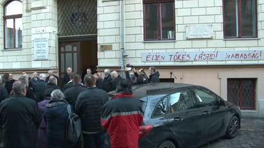 Timişoara: Poliţiştii caută persoana care a vandalizat plăcuţa cu înscrisuri în limba maghiară de pe Biserica Reformată, unde a slujit Laszlo Tokes