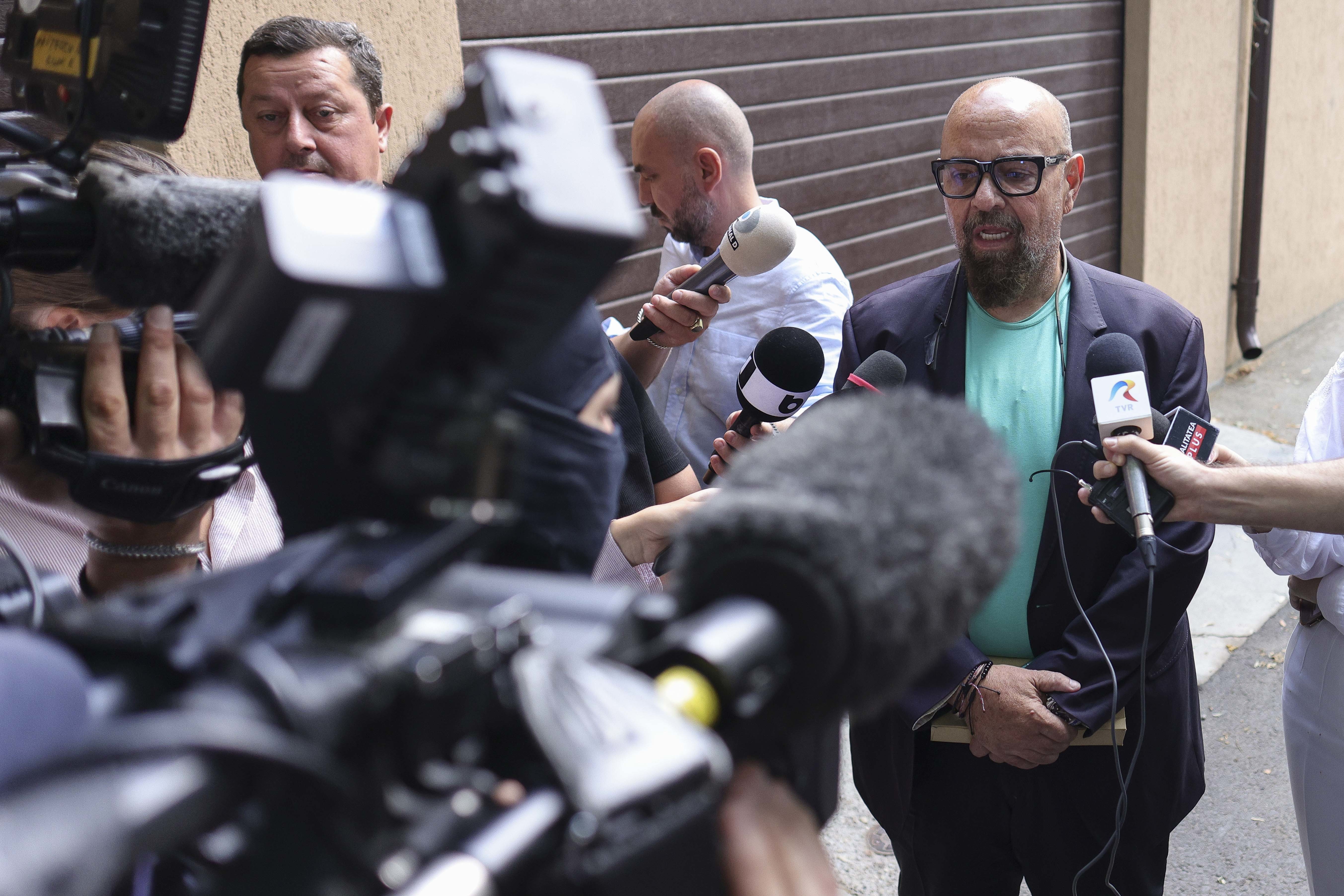 Primarul Timişoarei îl apără pe Piedone: Sunt obligat moral. O fac ca să amintesc că inclusiv corupţii şi criminalii au drepturi. Statul de drept nu se apără cu cancanuri din dosare „pe surse” despre certuri cu nevasta/ Reacţia DNA şi a lui Marinescu