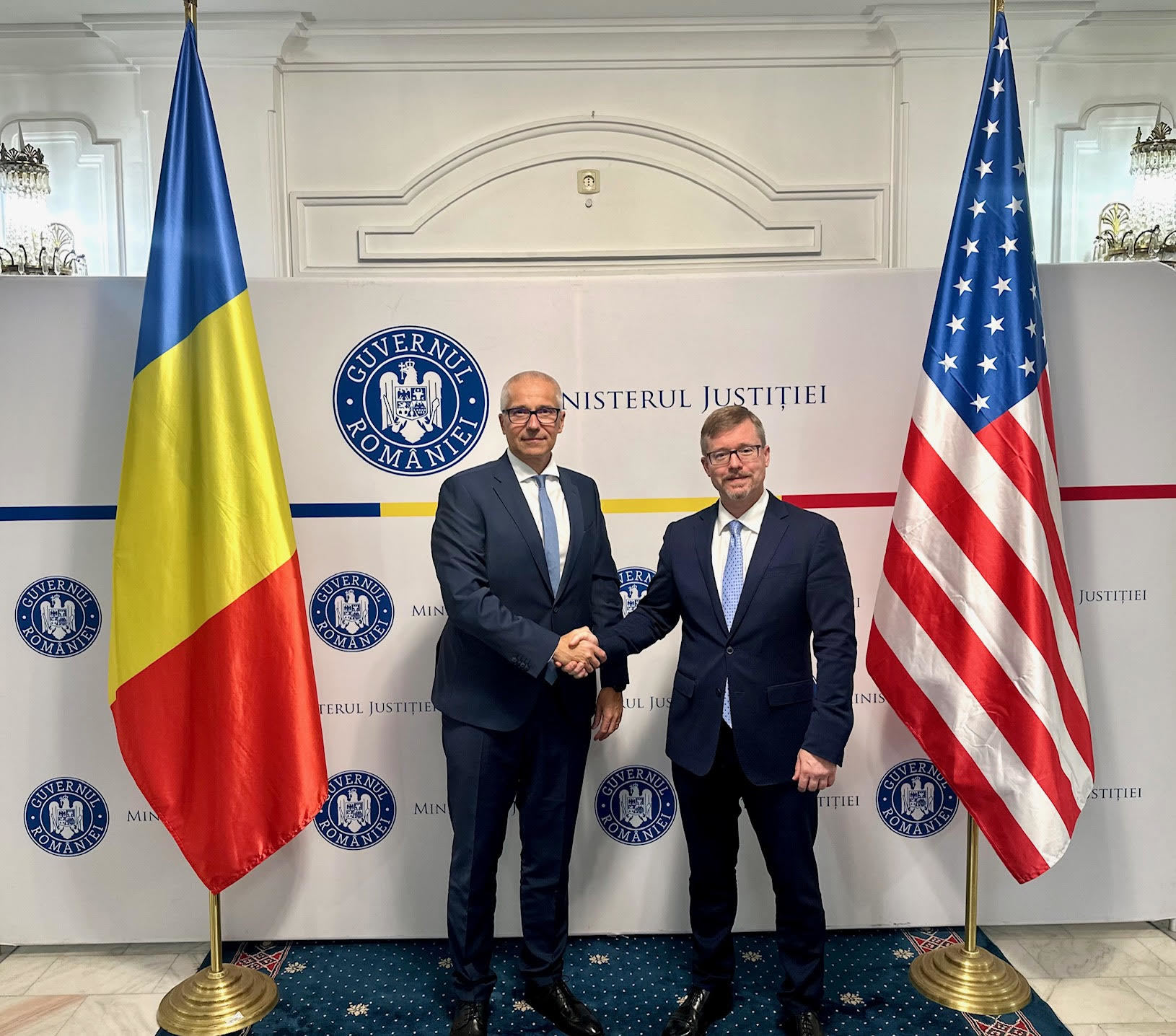 Ministrul Justiţiei, întrevedere cu Michael Dickerson, însărcinatul cu afaceri ad interim al Ambasadei SUA/ Ei au discutat despre consolidarea cooperării judiciare, digitalizarea sistemului judiciar, intensificarea eforturilor de combatere a criminalităţi