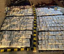 Cea mai mare captură de cocaină din acest an. Doi sârbi, prinşi de poliţiştii români transportând spre ţări din Vest peste 66 de kilograme de cocaină ascunsă sub somiera patului dintr-o autorulotă/ Valoarea pe „piaţa neagră”, 3,5 milioane de euro