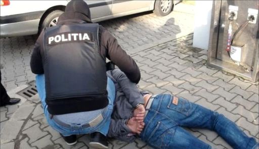 Bărbatul care şi-a înjunghiat cu un cuţit fosta concubină într-un centru maternal din Călăraşi a fost arestat preventiv pentru tentivă de omor/ El a fost găsit de către poliţişti la locuinţa sa