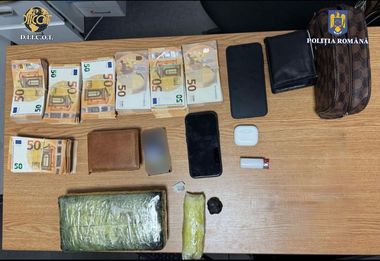 Dolj: Patru bărbaţi sunt cercetaţi pentru trafic de droguri / Doi dintre ei au fost prinşi când încercau să vândă peste un kilogram de cocaină pentru 38.000 de euro