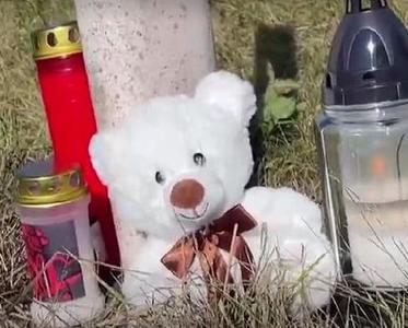 Un român de 37 de ani şi-a înjunghiat logodnica şi apoi a provocat intenţionat un accident rutier în care au murit el şi fiul de trei luni al cuplului/ Fetiţa în vârstă de doi ani a supravieţuit şi este în spital