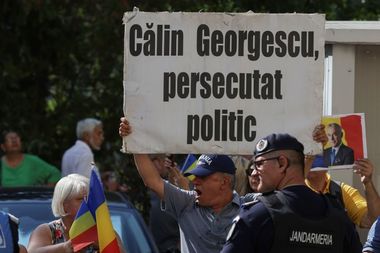 Călin Georgescu rămâne sub control judiciar/ La ieşirea de la instanţă, fostul candidat la Preşedinţie a afirmat că menţinerea acestei măsuri este „un abuz total împotriva legii”