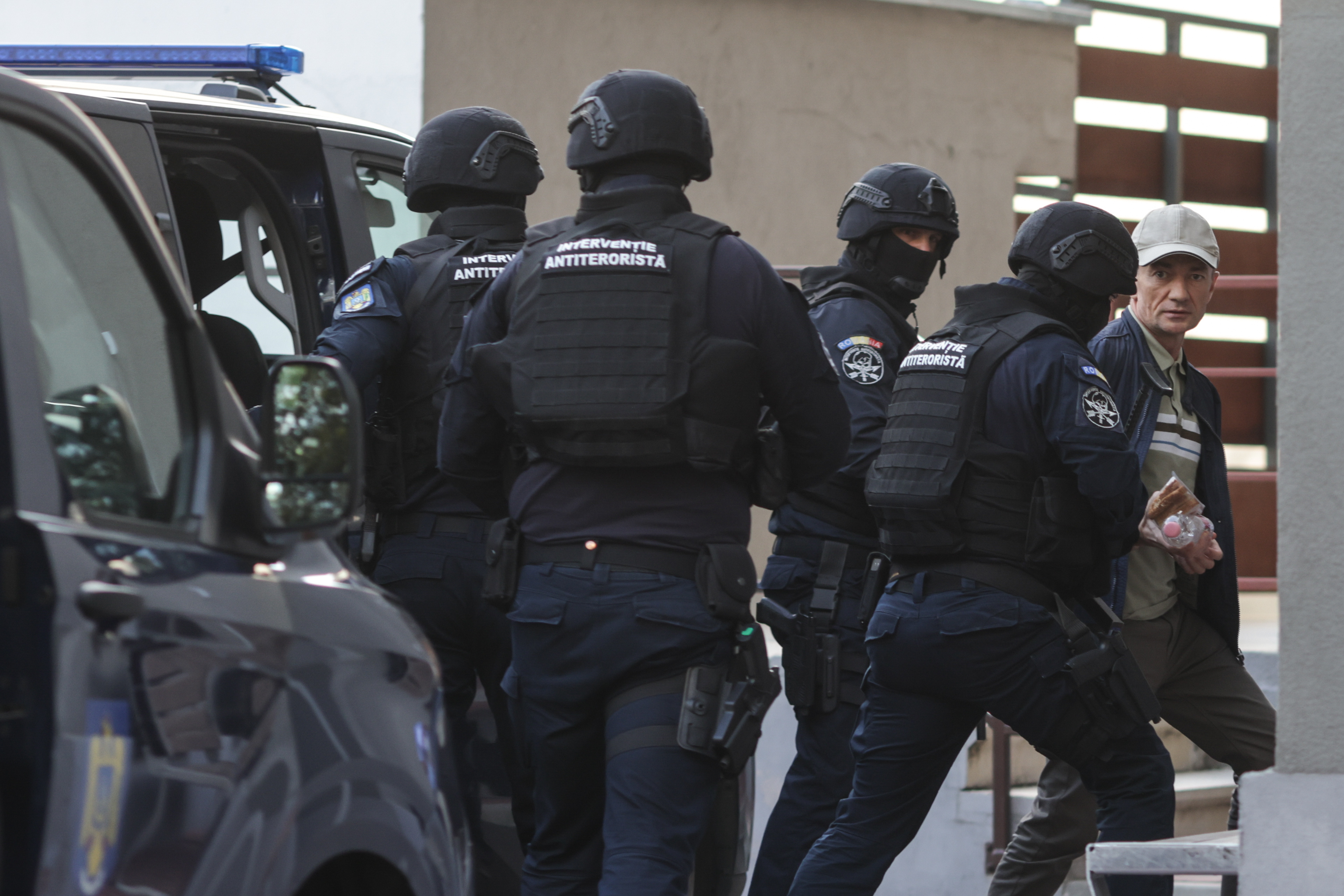 Bărbatul care ar fi divulgat secrete de stat unor ofiţeri KGB din Belarus, putând pune astfel în pericol securitatea naţională a României, arestat preventiv