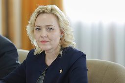 Carmen Dan, audiată în dosarul în care sora sa este bănuită de înşelăciune cu locuinţe şi maşini de lux/ Fostul ministru de Interne spune că a aflat „târziu” despre situaţia surorii sale şi că nu era apropiată de aceasta