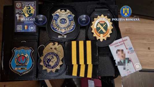 Percheziţii în cazul unui bărbat acuzat că s-a dat drept căpitan SRI şi a recrutat posesori de armament, inclusiv foşti combatanţi în teatrele de operaţii retraşi din MApN, cărora le-a făcut legitimaţii pentru „misiuni speciale” - FOTO