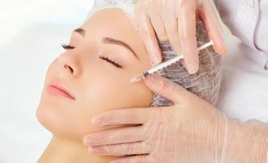 Două femei care şi-au făcut tratamente estetice costisitoare la o clinică din Capitală fără să plătească au fost reţinute pentru abuz de încredere prin fraudarea creditorilor/ Prejudiciul depăşeşte 21.400 de lei - VIDEO