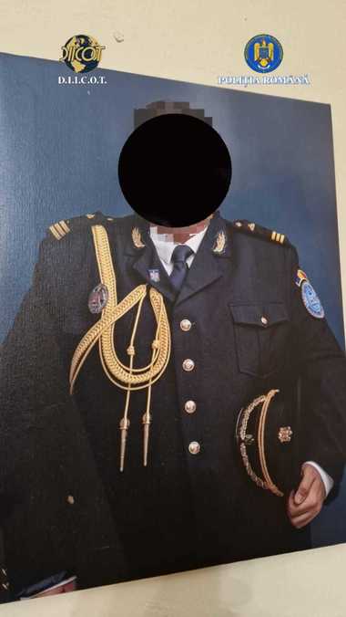 Falsul căpitan SRI care a recrutat posesori de arme, inclusiv foşti combatanţi în teatrele de operaţii retraşi din MApN, pentru „misiuni speciale secrete” a fost reţinut şi a fost propus pentru arestare/ Ce au găsit poliţiştii la percheziţii