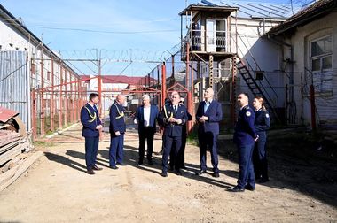 Ministrul Justiţiei continuă evaluarea respectării condiţiilor de detenţie din toate unităţile penitenciare din România – Vizită la Penitenciarul Botoşani, unde a discutat cu persoanele private de libertate pentru identificarea necesităţilor imediate