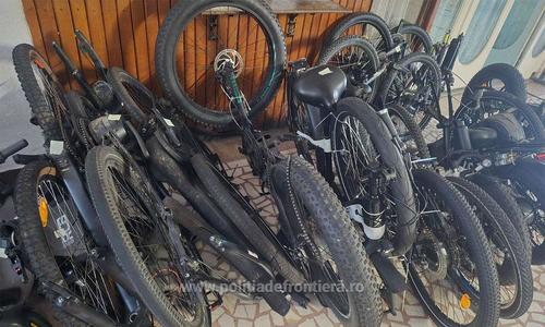 Biciclete şi trotinete electrice declarate furate, în valoare de peste 200.000 de lei, descoperite de poliţiştii de frontieră la Nădlac şi Siret - FOTO