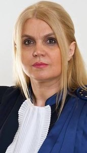 Fost judecător CEDO: Jurisprudenţa constantă a Curţii statuează că discursul politic constituie fundamentul unei societăţi democratice / Exprimarea politică poate include termeni care ”şochează, ofensează sau deranjează”

