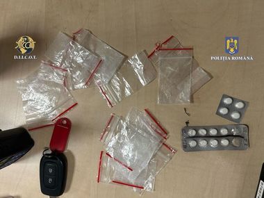 Reţea specializată în trafic de droguri şi prelucrarea precusorilor în laboratoare ilegale, destructurată/ Zeci de kilograme de substanţe toxice, găsite la percheziţiile făcute în România şi alte trei ţări/ Gruparea, organizată pe paliere/ 16 arestaţi