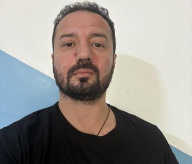 Bărbatul care i-a transmis lui Călin Georgescu „Marş la Moscova” a depus plângere după ce a fost agresat de susţinătorii fostului candidat la Preşedinţie