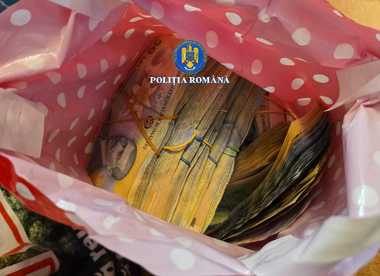 Percheziţii la mai multe persoane, agenţi economici şi instituţii din judeţul Suceava, în două dosare penale de evaziune fiscală, folosirea funcţiei pentru favorizarea unor persoane, delapidare şi transport ilegal de lemn