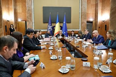 Prima întrunire a Comitetului pentru analiza şi revizuirea legislaţiei din justiţie, la Palatul Victoria. S-a discutat realizarea unui audit independent privind repartizarea dosarelor / Actul normativ, redactat până la începutul sesiunii parlamentare