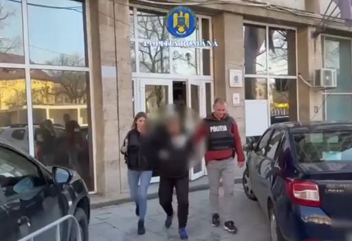 Bărbat acuzat că şi-a violat nepoata în vârstă de opt ani şi ar fi obligat-o să se uite la clipuri cu conţinut sexual/ Percheziţii la locuinţa bărbatului, care a fost reţinut/ Dosarul vizează infracţiuni de viol şi corupere sexuală a minorilor - VIDEO