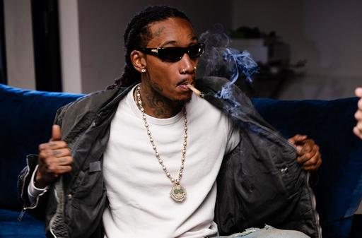 Dosarul rapperului Wiz Khalifa, condamnat la nouă luni de închisoare cu executare după ce a fumat o ţigară cu cannabis pe scena de la ”Beach, Please”, a fost strămutat la Curtea de Apel Bucureşti / Decizia este definitivă