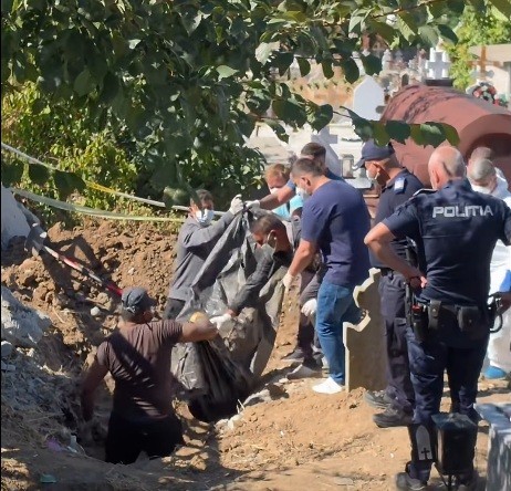 Disputa dintre Primăria Slatina şi administratorul cimitirului, acuzat că a deshumat morţii şi i-a reînhumat în gropi comune, departe de a fi tranşată. Tribunalul Dolj a dispus reluarea procesului. Care este motivul