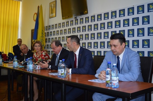 PNL şi-a lansat candidaţii în Prahova: 44 de primari în funcţie, 18 de la alte partide, trei dintre ei inculpaţi sau condamnaţi