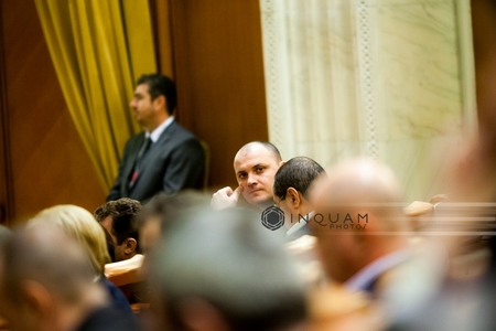 Deputatul Sebastian Ghiţă a venit la Parlament pentru a-şi studia dosarul