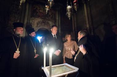 Preşedintele Klaus Iohannis şi soţia sa participă la slujba de Înviere la Biserica Romano-Catolică din Sibiu