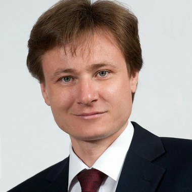 Un preot care în 2012 a fost învins de Boşcodeală la o diferenţă de 10.000 de voturi candidează din nou la Primăria Buzău
