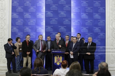 Vanghelie: Preşedintele de la UNPR este un băiat cu care se poate discuta; Oprea avea nişte probleme cu coloana
