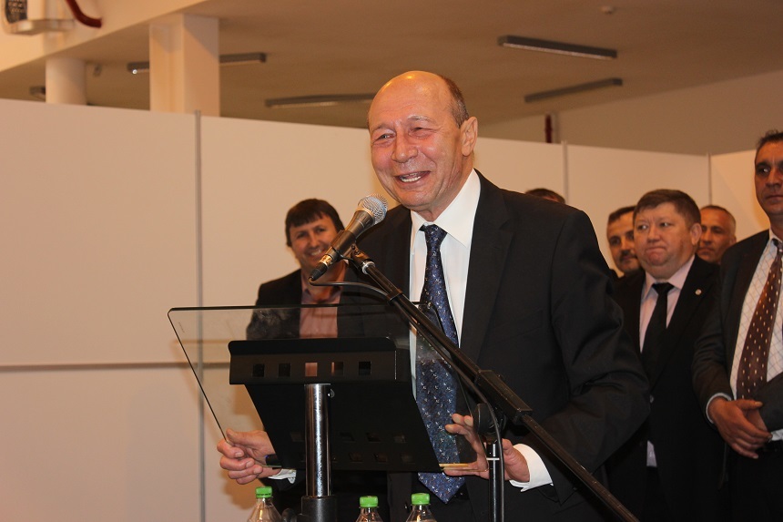 Băsescu: Generaţia Facebook poate da lovitura în alegerile locale. Sunt oameni gata să se angajeze