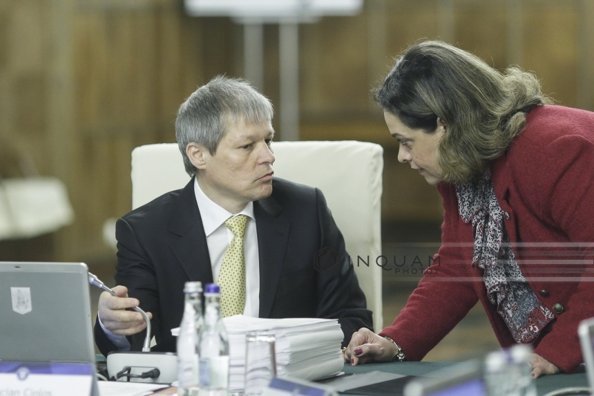 Discuţii despre Legea salarizării între Cioloş şi ministrul Muncii, la Palatul Victoria