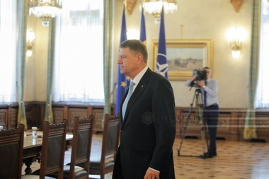 Iohannis: Legile cartelelor prepay, antitero şi securităţii cibernetice pot trece de Parlament în iunie