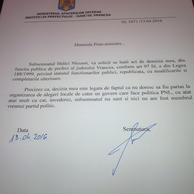 Prefectul şi subprefectul judeţului Vrancea au anunţat că şi-au dat demisiile din funcţii