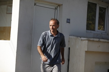 Un arbitru de fotbal cercetat pentru proxenetism vrea să candideze ca independent la Primăria Buzău şi strânge semnături