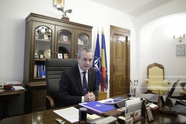 Oprişor: Comisiile SRI şi SIE trebuie să comunice mai bine. Există percepţia aservirii lor structurilor de informaţii