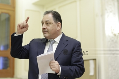 Vanghelie: Zgonea, un gazel care a vrut să înoate contra curentului. Dragnea, un ţărănuş parvenit care acum e pe cai mari