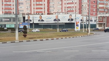 AEP: Corturile şi bannerele trebuie să dispară la miezul nopţii; în campanie sunt interzise găleţi, brichete, şepci