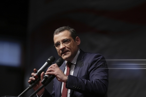 Gabriel Mutu şi-a lansat candidatura la Primăria Sectorului 6 pe acodurile piesei ”Thunderstruck” a formaţiei AC/DC