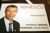 Un candidat la Primăria Buzău are flyere tipărite şi în alfabetul Braille; mesajele sale, traduse şi în limbaj mimico-gestual