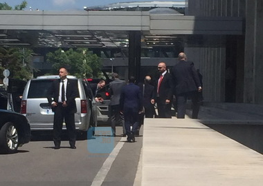 Klemm şi Hellvig au sosit la Guvern FOTO