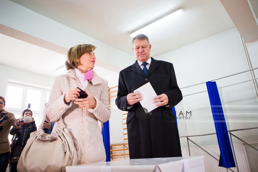 Klaus Iohannis nu apare pe listele permanente de vot din Bucureşti, dar va putea vota cu dovada mutaţiei