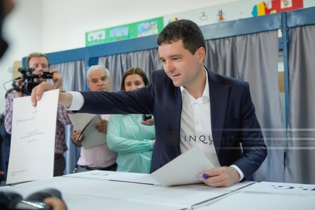 Nicuşor Dan: Am votat pentru un Bucureşti necorupt, pentru o nouă clasă politică. FOTO